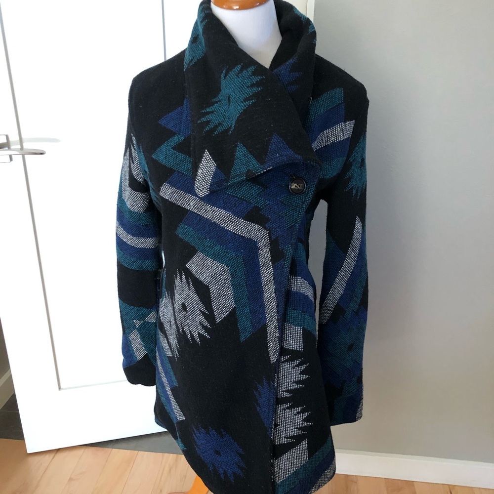 Adorable Aztec Print Coat -EUC